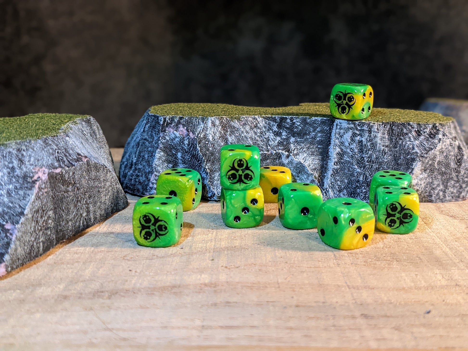 Alternate Radioactive Skull Dice 16mm 10x Inspired by Sci-Fi