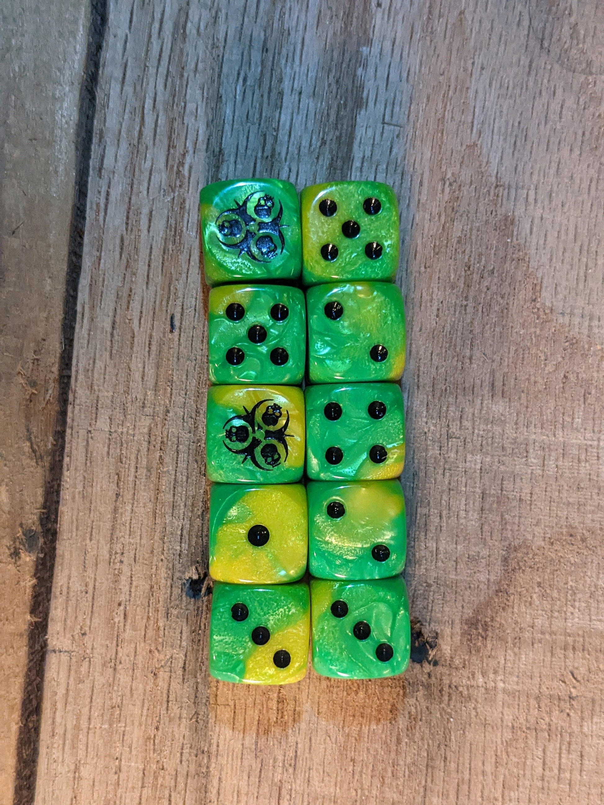 Alternate Radioactive Skull Dice 16mm 10x Inspired by Sci-Fi