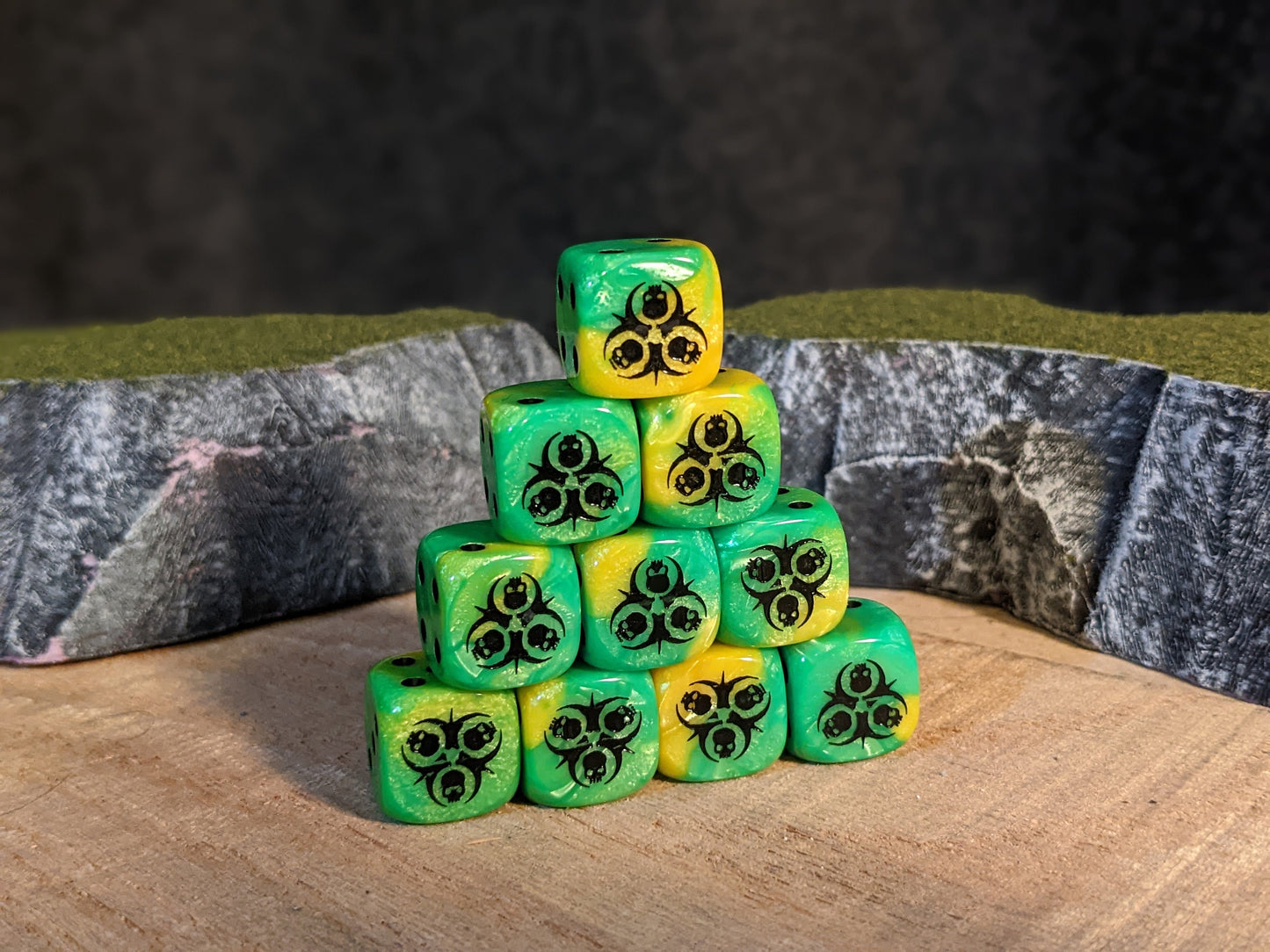 Alternate Radioactive Skull Dice 16mm 10x Inspired by Sci-Fi