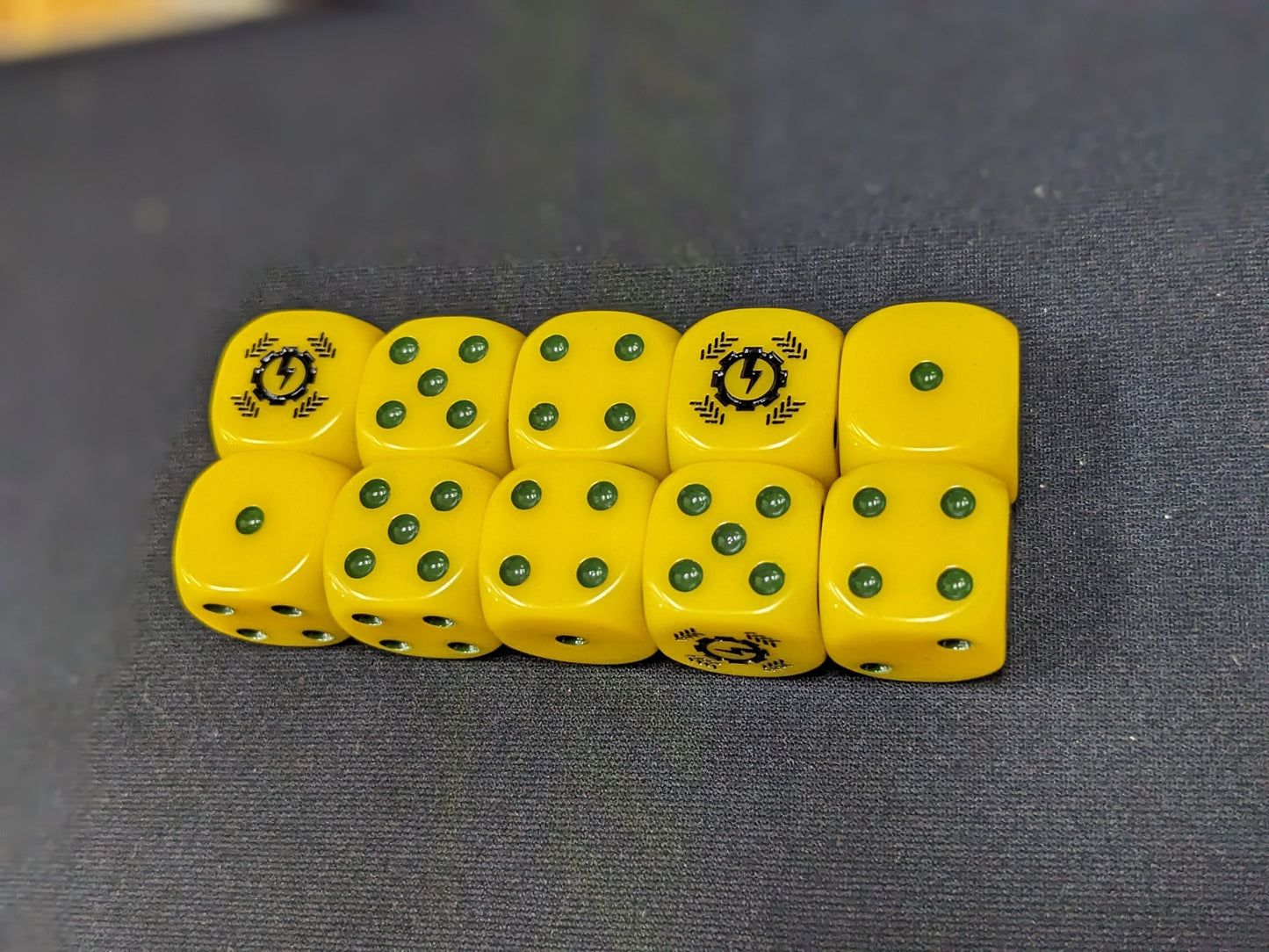 Steel Legion Tank Dice 16mm Inspired by Sci-Fi/Warhammer 40k